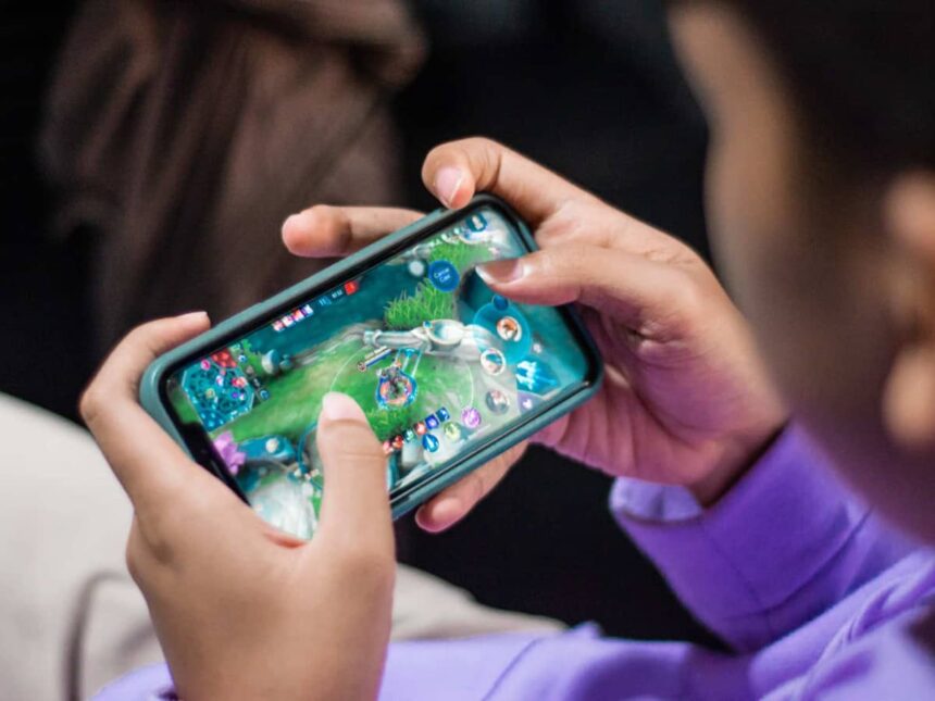 The Evolution of Mobile Gaming: From Snake to Battle Royales